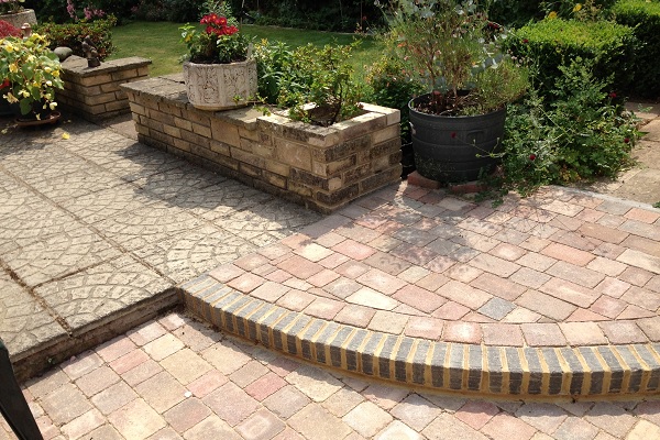 Gravel drives in Emmer Green, Reading, Berkshire by your friendly local builders
